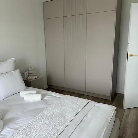 Gold - Lotnisko Pyrzowice-katowice Apartment *