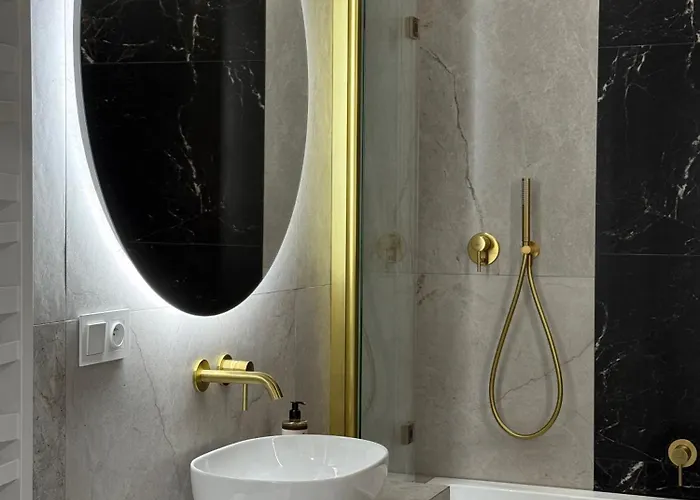 Gold - Lotnisko Katowice-pyrzowice * סיווירז